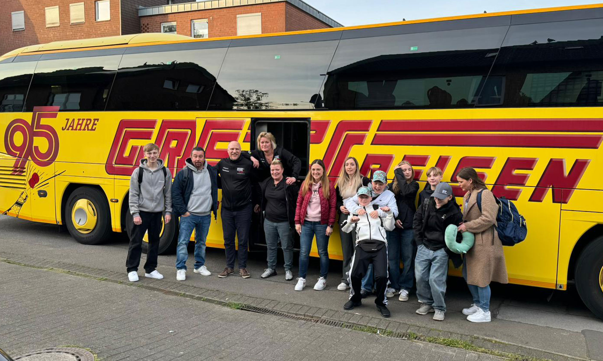 Maurice mit seiner Familie und lieben Freunden auf dem Weg zum Racing Day in Meppen