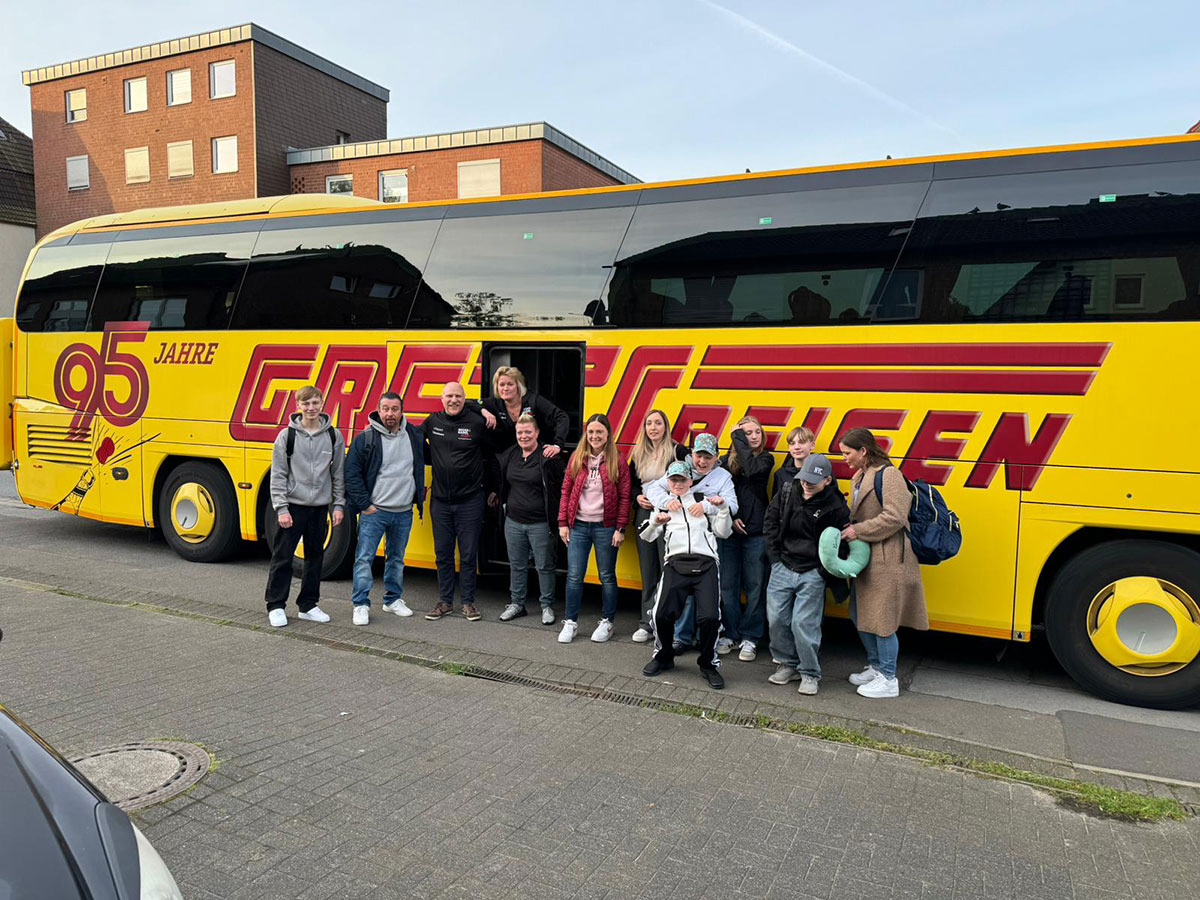 Maurice mit seiner Familie und lieben Freunden auf dem Weg zum Racing Day in Meppen