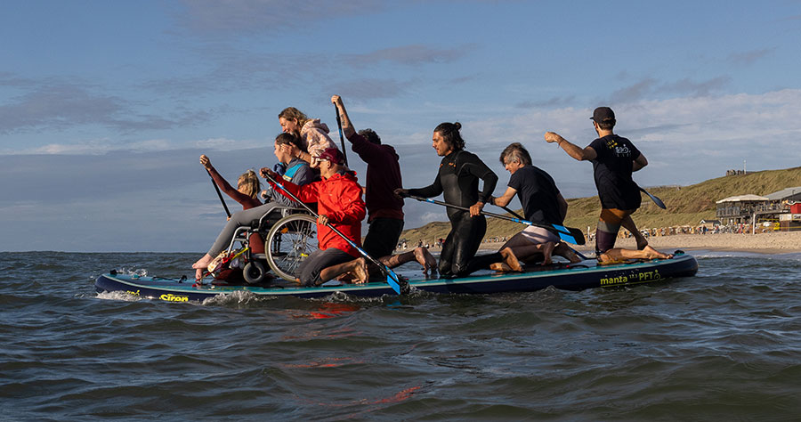 Carlotta geht surfen - Foto von: Meerlicht-Photography