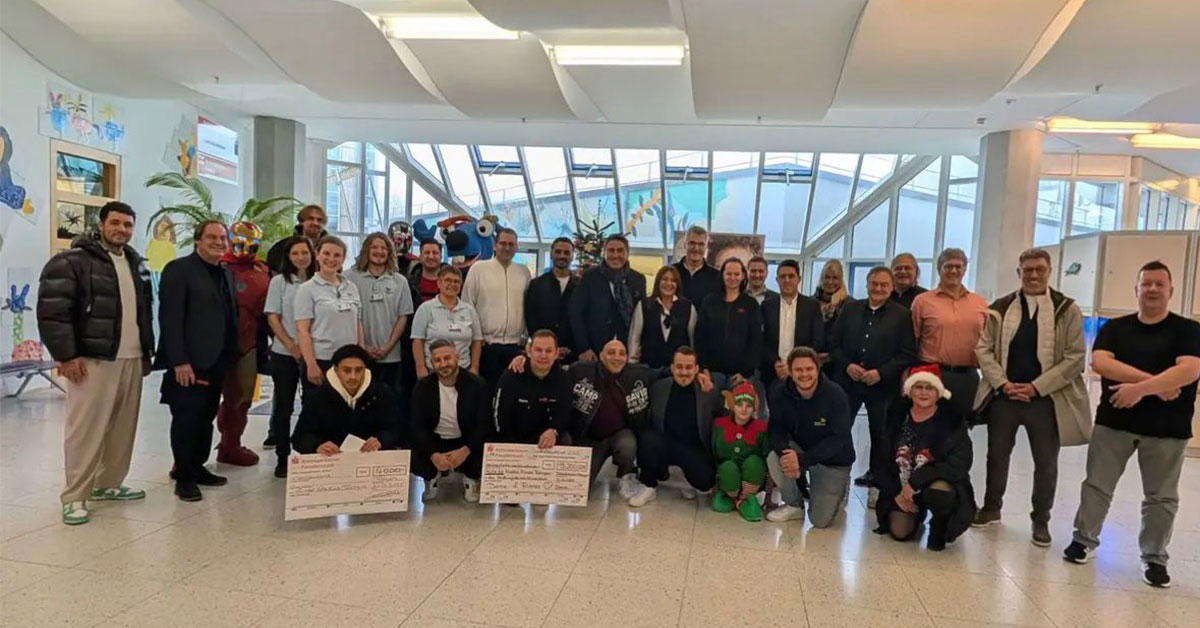 Scheck Übergabe durch Becks & Nagel for Kids für die Kinderklinik Tübingen