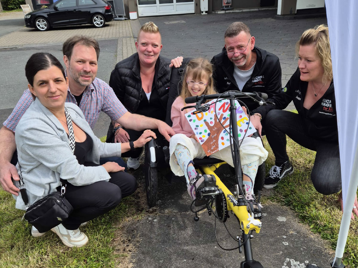 Die Fahrrad Übergabe für Jasmin