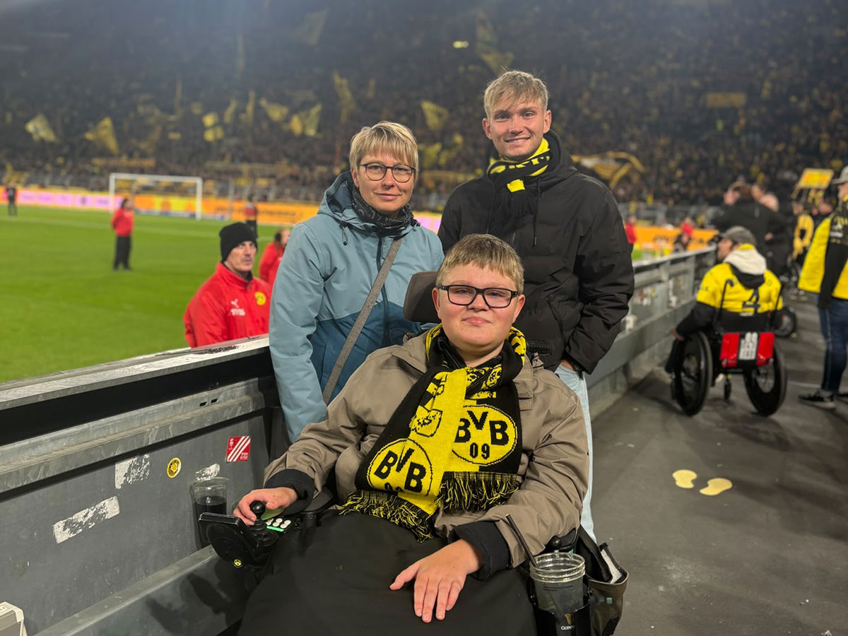 Jonas, seinen Bruder Timo und ihre Mama Simone
